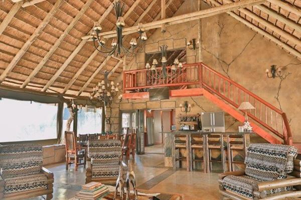 Tshukudiba Game Lodge Tom Burke Экстерьер фото