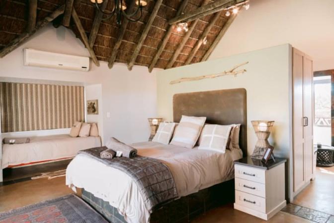 Tshukudiba Game Lodge Tom Burke Экстерьер фото