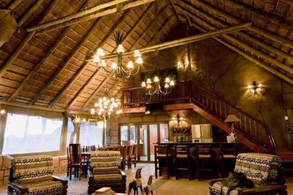 Tshukudiba Game Lodge Tom Burke Экстерьер фото