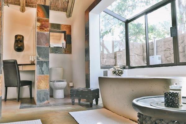 Tshukudiba Game Lodge Tom Burke Экстерьер фото