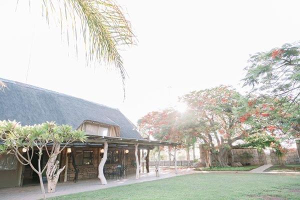 Tshukudiba Game Lodge Tom Burke Экстерьер фото