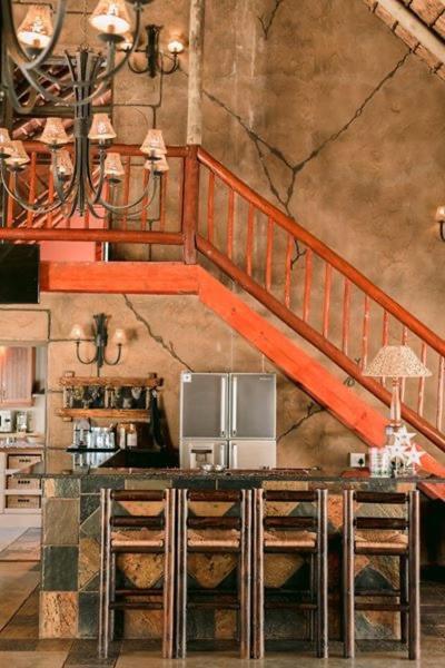 Tshukudiba Game Lodge Tom Burke Экстерьер фото