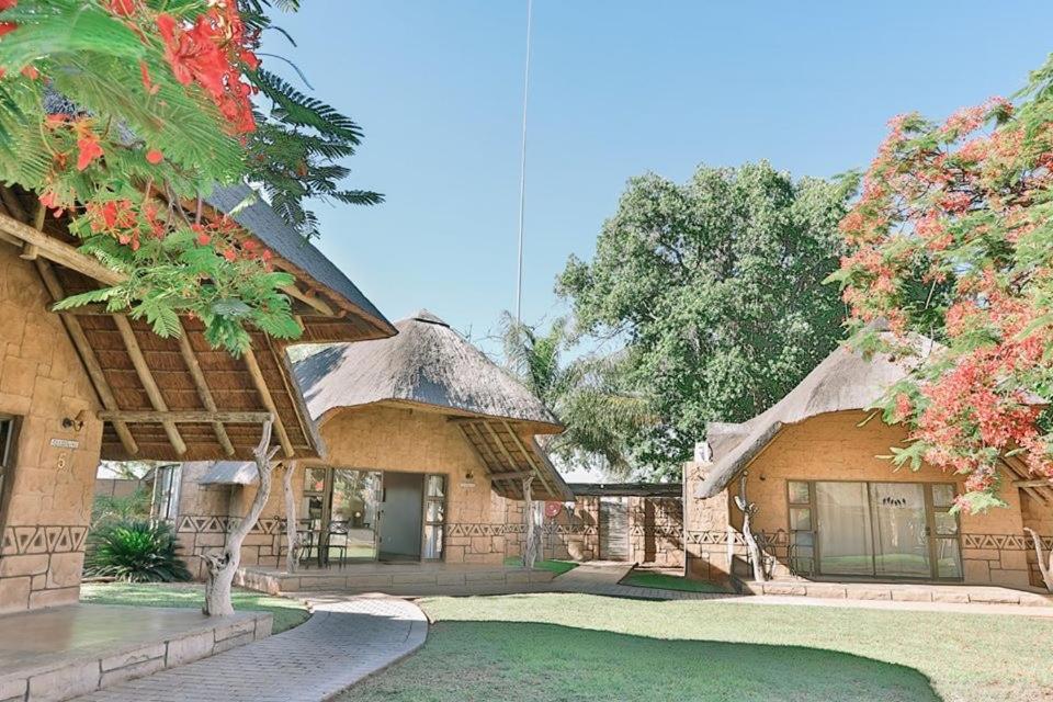Tshukudiba Game Lodge Tom Burke Экстерьер фото